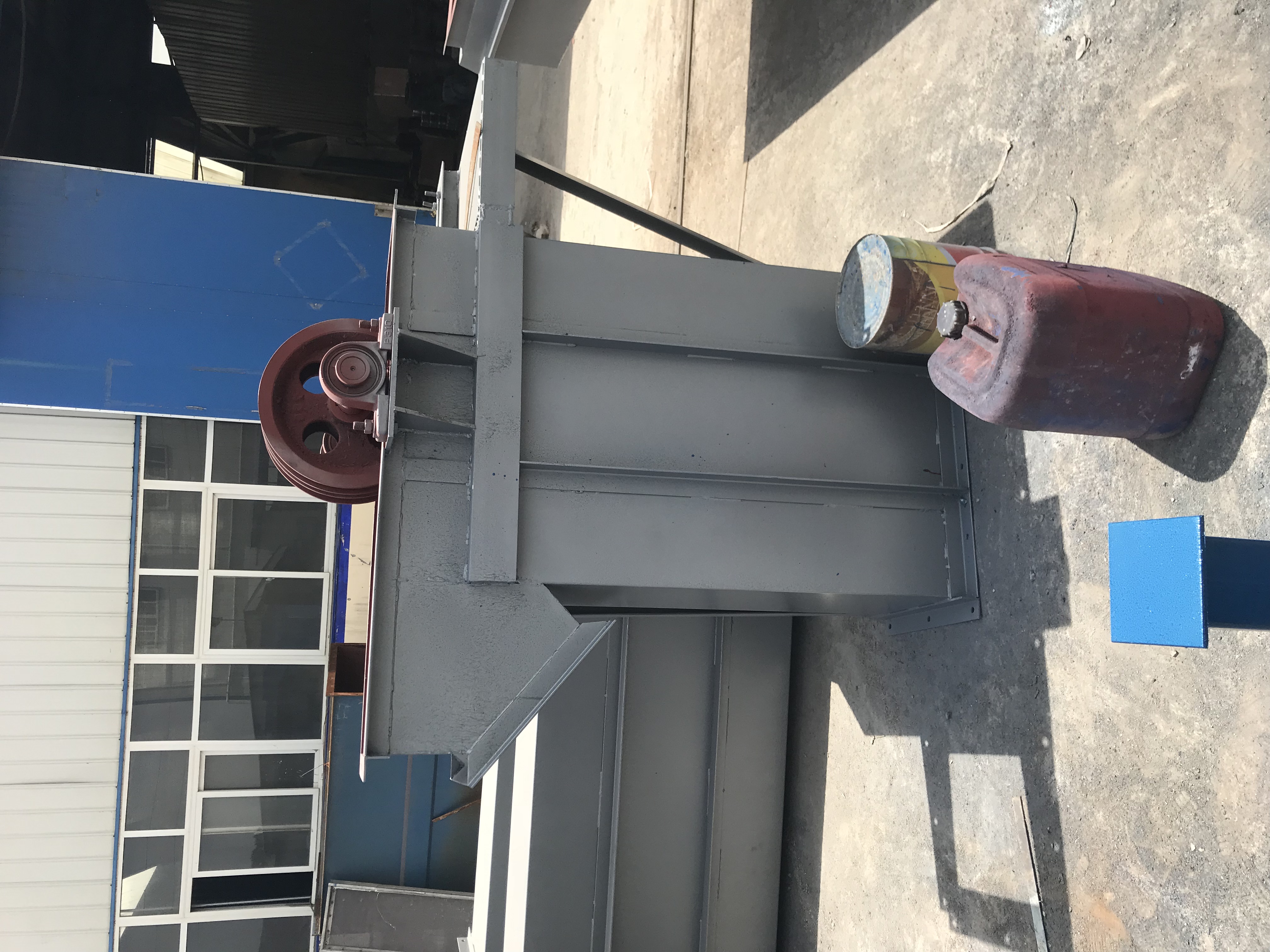 斗式提升機(jī)剎車、逆止、密封、潤(rùn)滑問題都需要在設(shè)計(jì)