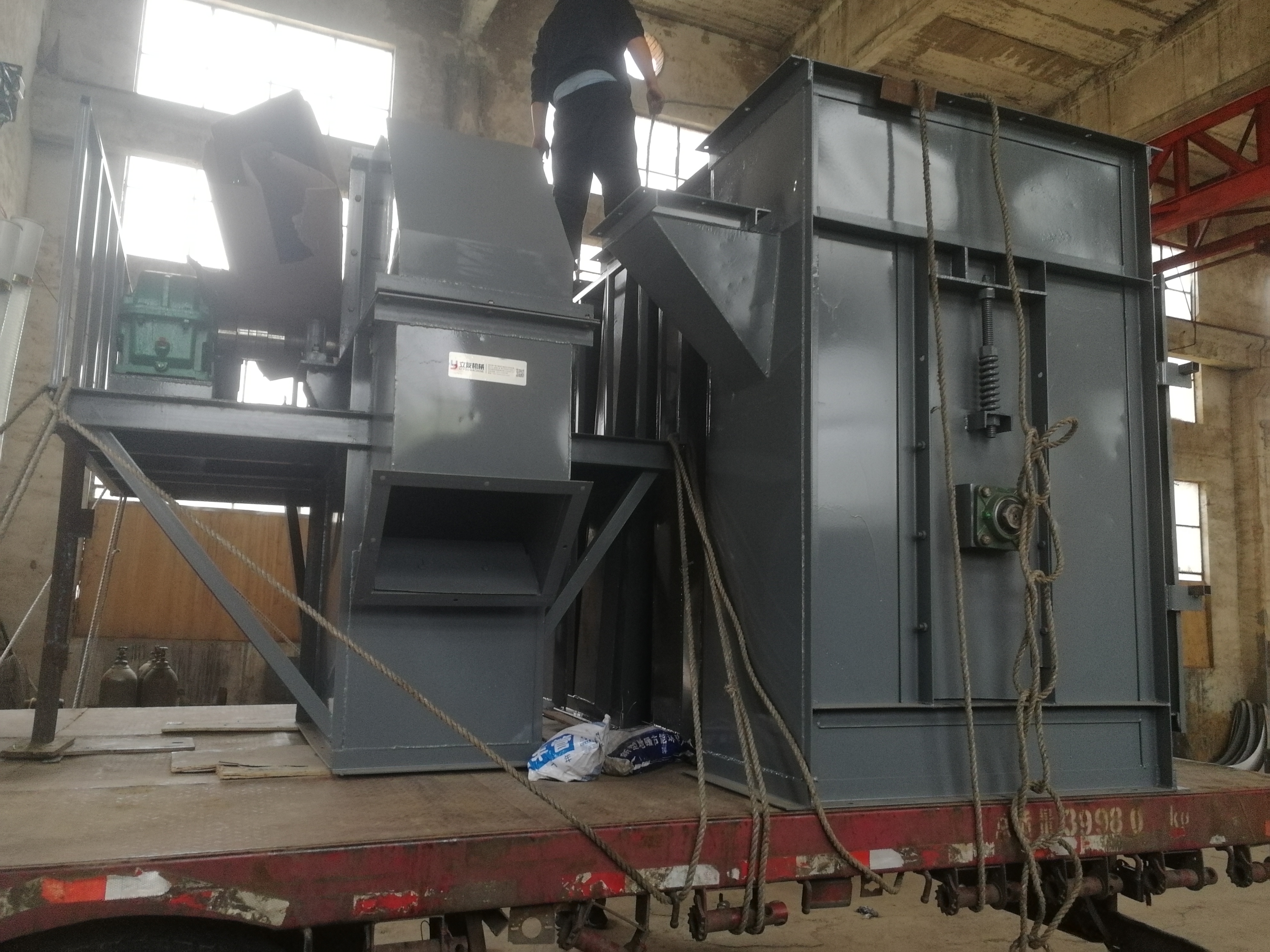 z型翻斗提升機(jī)相比其他提升機(jī)的優(yōu)勢(shì)在哪里？ (翻斗式提升機(jī)視頻)