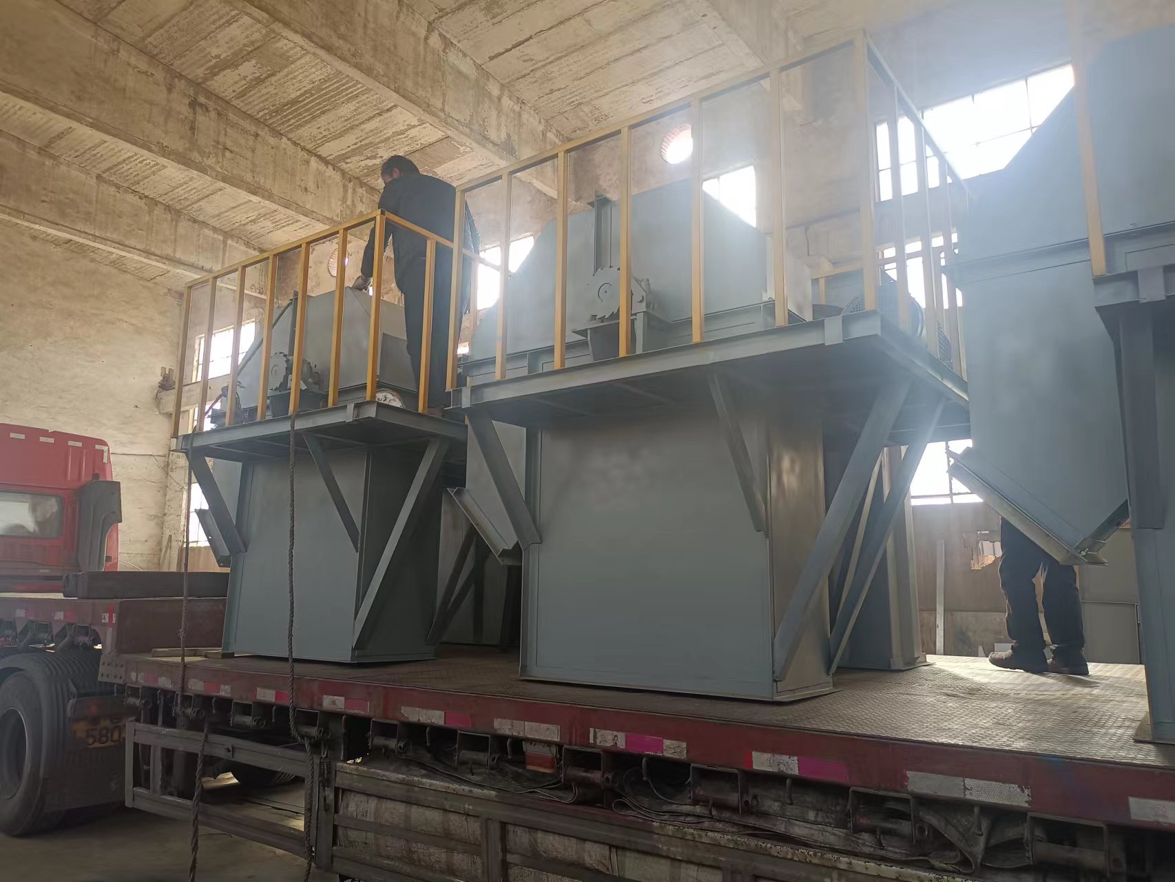 板鏈斗式提升機(jī)的型號(hào)需要根據(jù)哪些技術(shù)參數(shù)來(lái)確定？(z型斗式提升機(jī))