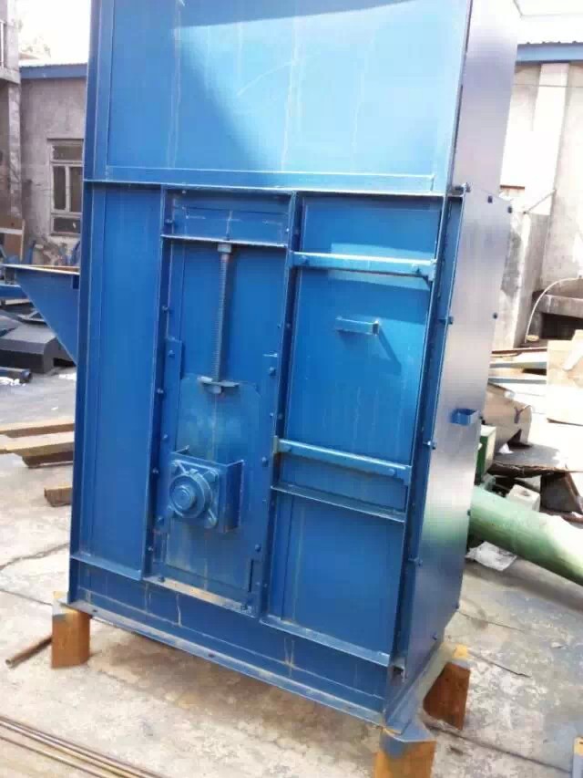 往復式提升機輸送物料質(zhì)量不能大，粒度也不能大(z型連續(xù)往復式提升機)